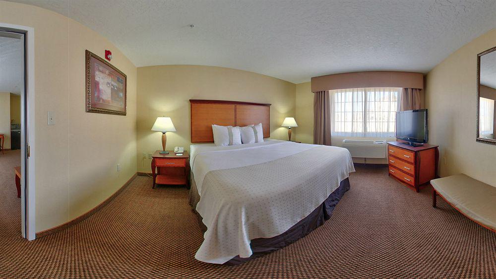 Holiday Inn & Suites Albuquerque Airport By Ihg Exterior photo