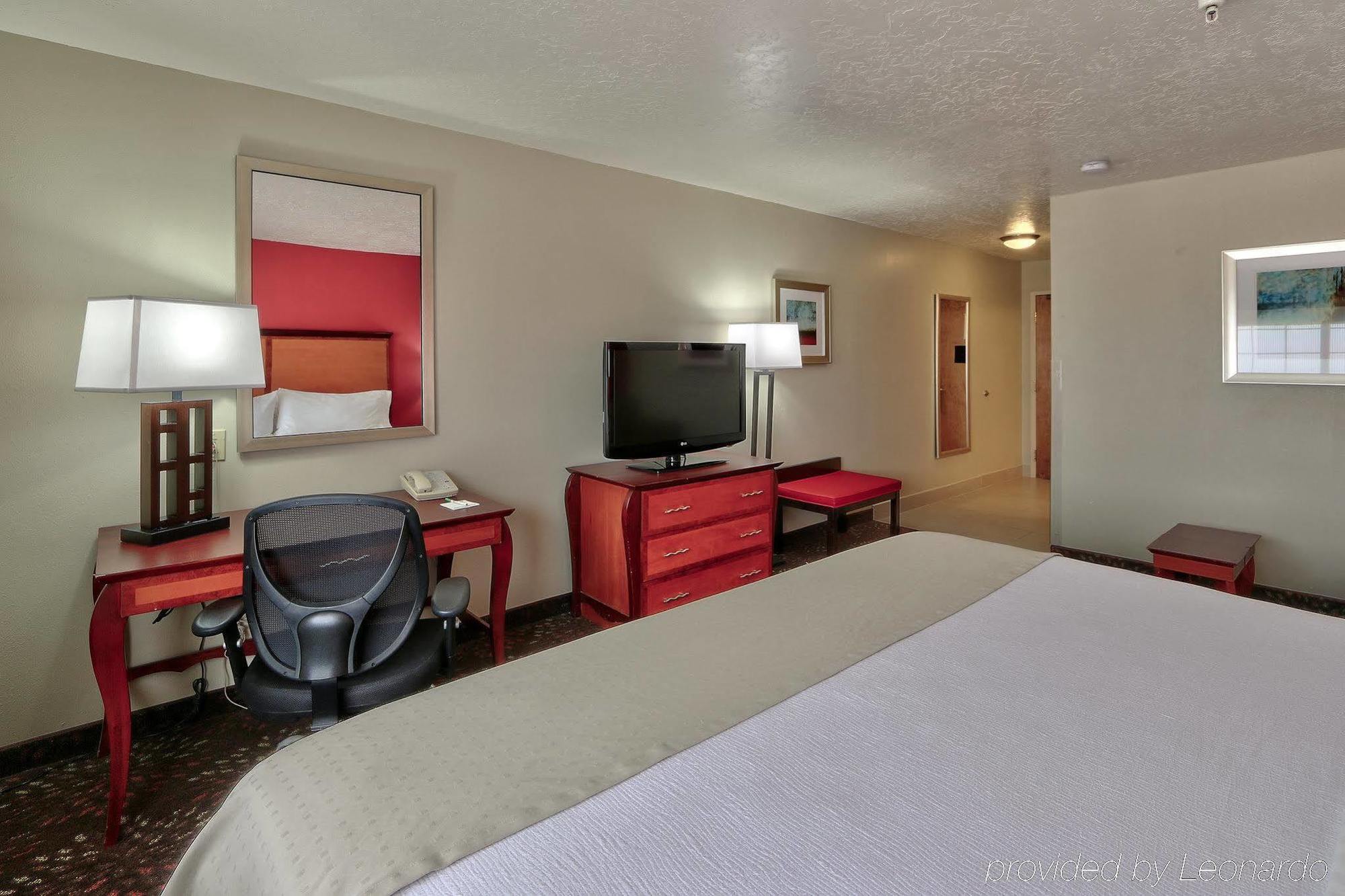 Holiday Inn & Suites Albuquerque Airport By Ihg Exterior photo